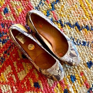 Fierce AF, CLARKS, snake wedges!!